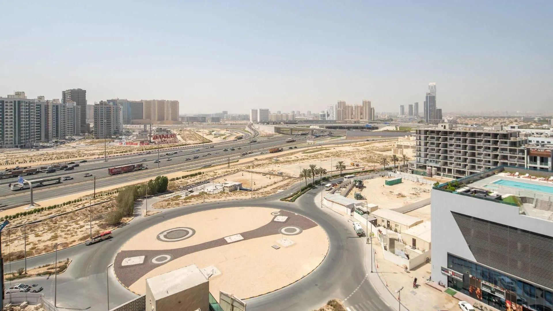 Frank Porter - Square Tower Dubai 0*,